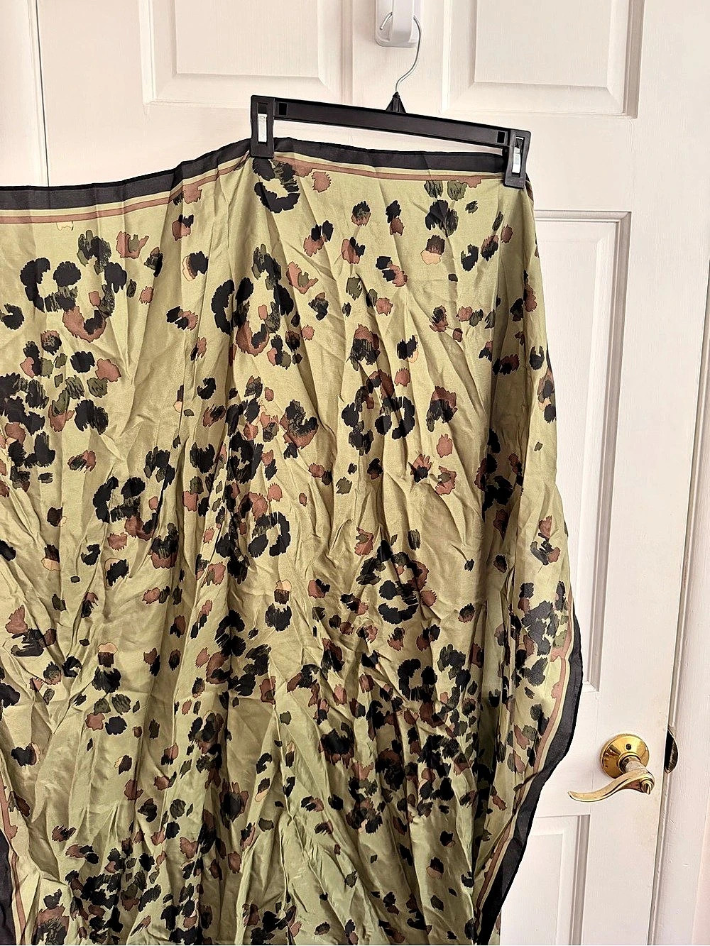 Eddie Bauer Floral Silk Scarf in Green & Black Like New - Picture 2 of 4
